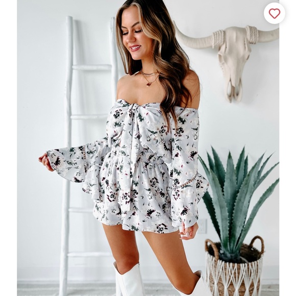 Floral Day Dream Cut Out Floral Romper - Picture 4 of 5